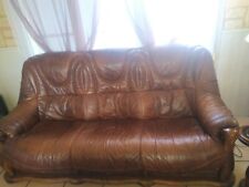 ensemble canapé cuir ( vachette ) et bois , canape 3 places et 2 fauteuils. 