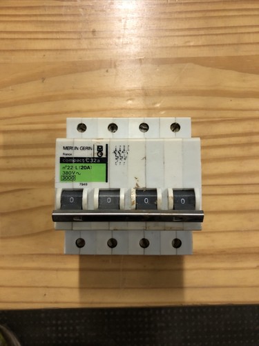 Disjoncteur tetrapolaire - disjoncteur,