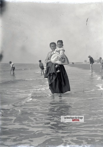 Mère enfant vagues - enfant,,
