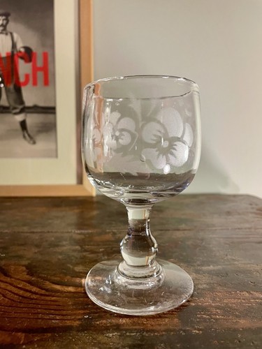 Verre eau gravé à - à,