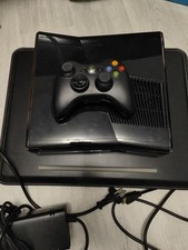 Microsoft Xbox 360 4Go -  Console et Manette sans Fil - Noire
