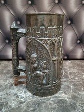 Pichet en étain, décor