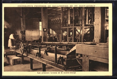 Cpa les quatre - les, quatre-routes,
