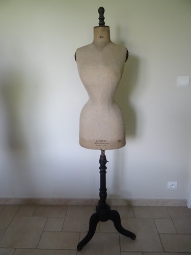 Mannequin taille guèpe - de,