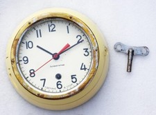 MONTRE-HORLOGE MÉCANIQUE À