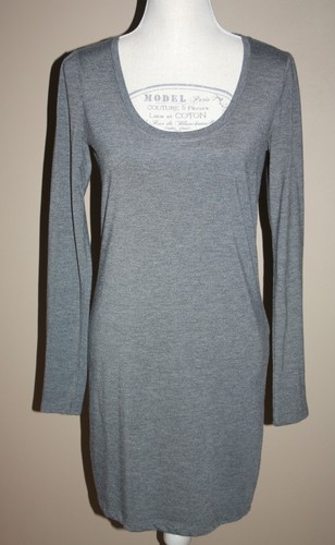 Tbe superbe robe grise - ,