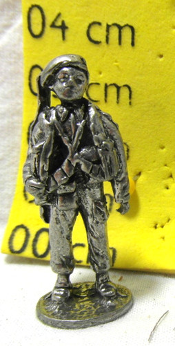 Petite figurine métal - en,