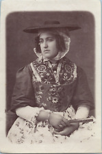 France, Arlésienne en costume typique et chapeau, Tirage vintage, ca.1890 Tirage