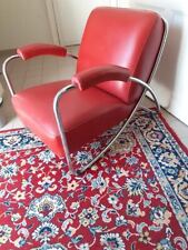 FAUTEUIL MODERNISTE EN CUIR ROUGE ET CHROME, Années 40. HTout 90x68, H 78 cm