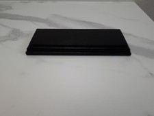 socle en bois peint noir