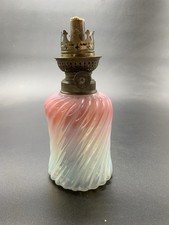 Ancienne Lampe A Pétrole En Verre Opalin Opaline Vintage Old Oil Lamp