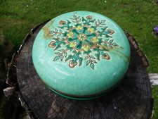 BONBONNIÈRE EN ÉMAUX DE LONGWY VERTS - DÉCOR CHEVREUSE SIGNÉ M.P. CHEVALLIER