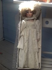 Poupée en porcelaine Paul Alberon dans sa boîte d'origine