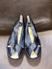 Fly London YAFF Color?? Peep