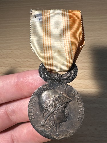 Médaille ruban honneur - À, ruban,