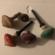 5Toupies Vintage en bois jaune