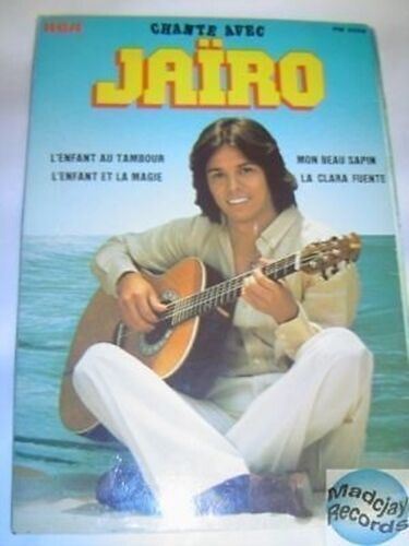 Jairo chante avec livre - jairo,