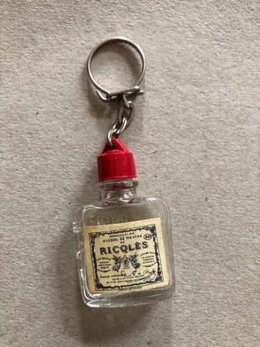Ancien porte clef bouteille - porte,