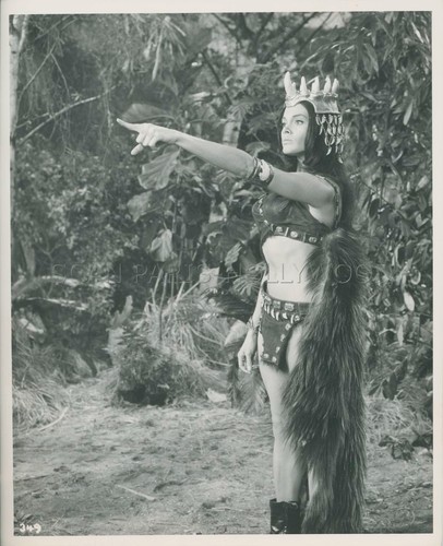 Martine beswick slave - slave, girls