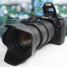 Nikon D70s avec objectif tout-en-un pour objets proches et éloignés et...