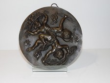 Art Nouveau XIXème: Plaque en bronze patine médaille "Ronde aux trois chérubins"