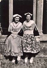 56 VANNES COSTUMES BRETONS