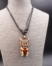 Collier avec pendentif Tiki -