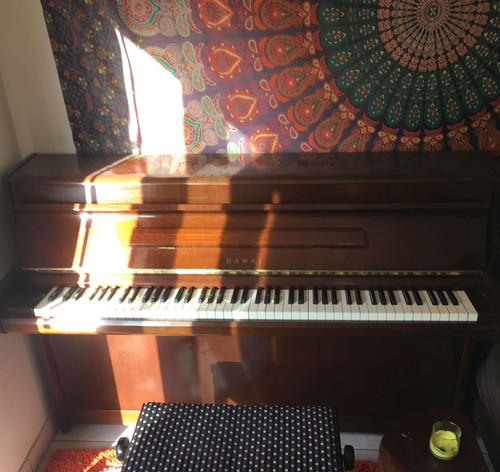 Piano droit magnifique - magnifique, marque