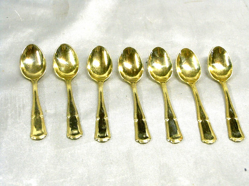 7 petites cuillères - ,