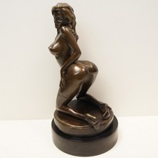 Statue Sculpture Demoiselle