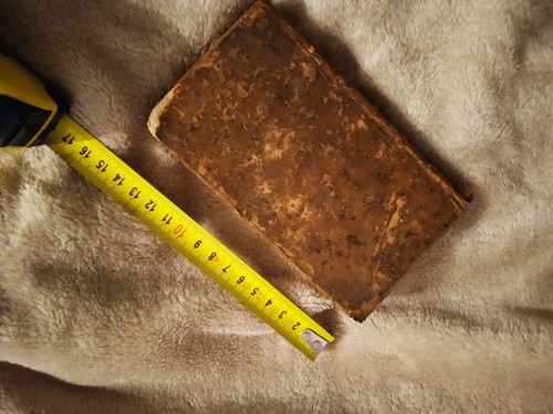 Vieux livre 1742 sur la - vieux,