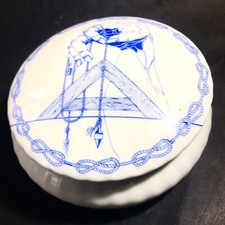 Boite Bonbonnière Franc Maçon Porcelaine Limoges Étiquette De La Loge De Vichy