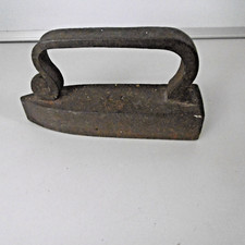 ancien gros et lourd fer a