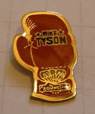 pin's BOXE GANT ROUGE MIKE
