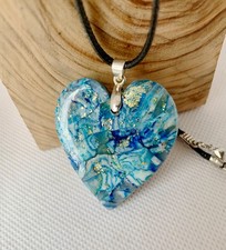collier avec pendentif