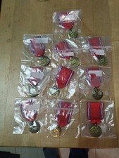 lot de 10 Medaille Verdun On Ne Passe pas 1916 Aux Heros De Verdun fab. Recente