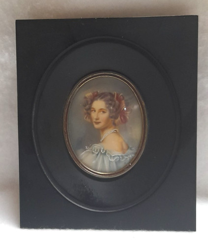 Portrait miniature jeune femme - jeune,