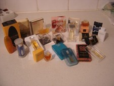 lot n°4 d'échantillons de parfums de différentes marques bien regarder