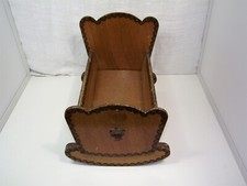 Ancien berceau de poupée en bois à bascule