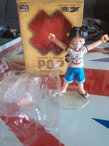 Figurine one piece - one, p.o.p