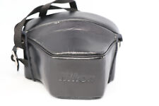 Appareil photo argentique, Nikon EM dans son étui vintage 