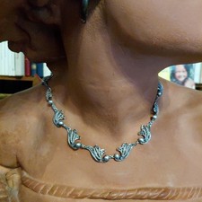 Collier Draperie. Feuilles