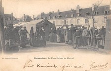 CPA 28 CHATEAUDUN / LA PLACE / LE JOUR DU MARCHE