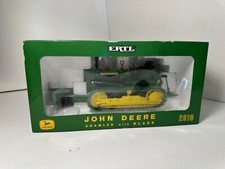 TRACTEUR A CHENILLE ERTL 1/16