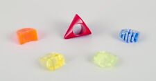 Artiste joaillier français. Cinq bagues design en plastique.  1960s/70s