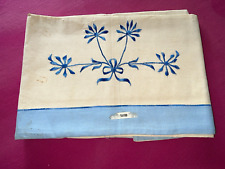 Ancien drap métis brodé bleu