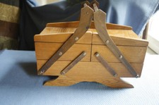 Petite travailleuse à poser ancienne en bois boite à couture Jouet d'enfant??