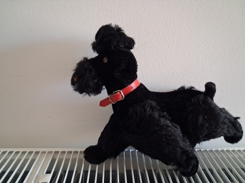 Chien caniche noir peluche - noir,