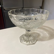 trés joli modèle de coupe à fruits ancienne en cristal taille 