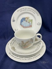 Ensemble tasse et assiettes